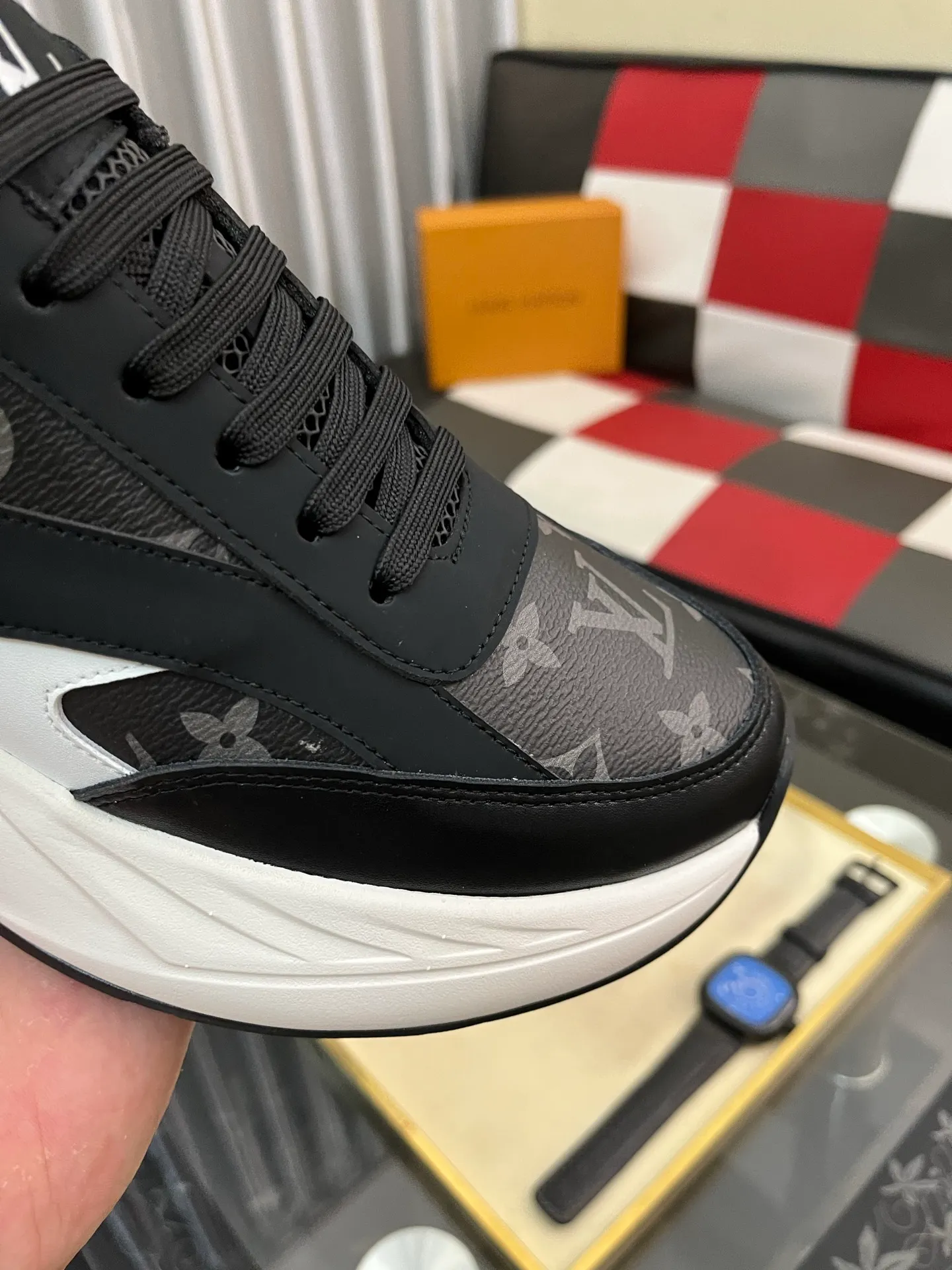 Men's shoes💰438⌚️⌚️《Louis vuitton/LV Louis Vuitton》original quality.~ Unique modern style sneakers. 🏃A must-have casual shoe for trendy men😍😍 Original brand imported from Italy, imported original leather, cowhide lining (refuses to discolor and grind feet) sole: original sole provided by the original factory, French lazy style design ⚠️Fit to the feet, original quality, super comfortable original sole. Code number: 38-442️⃣Colors available